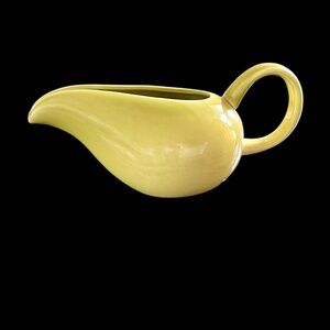 Vintage Russell Wright chartreuse gravy boat, excellent condition.